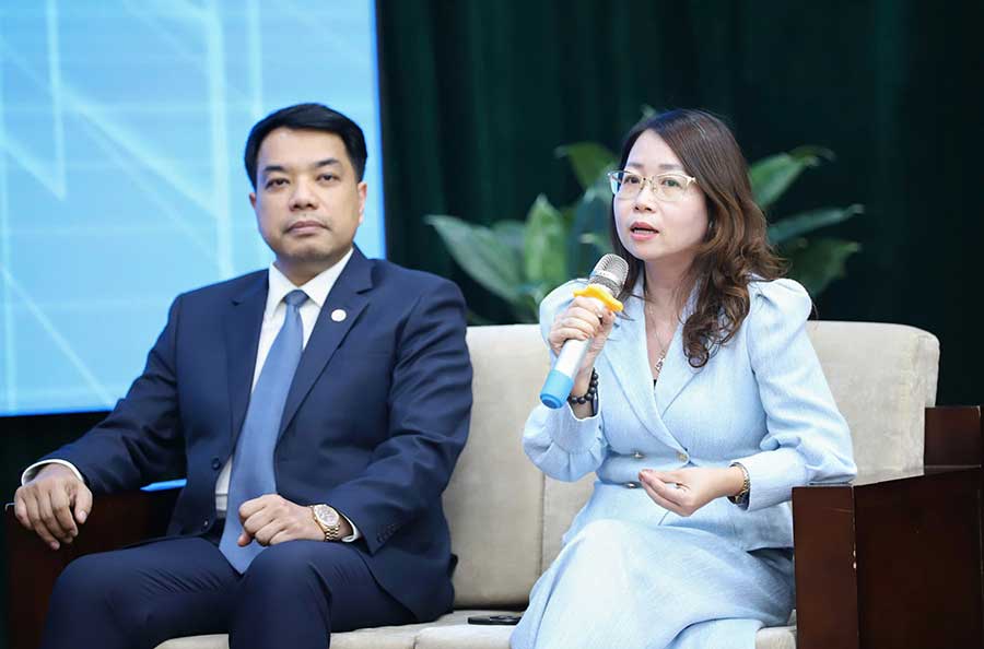 Dr. Le Thi Thuy Van - Deputy Director of the Institute of Financial Policy Strategy - Ministry of Finance spoke at the discussion. Photo: To The