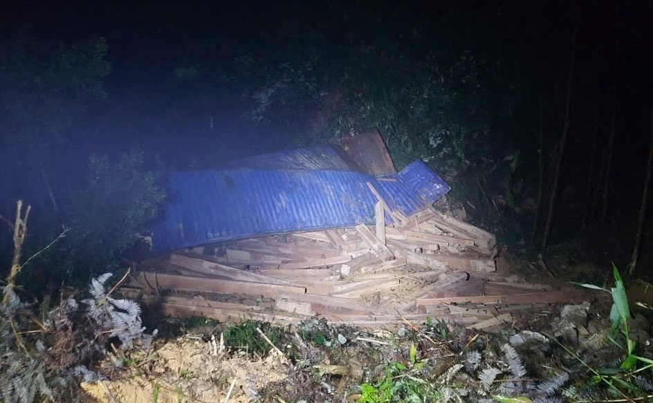 The scene of the overturned tractor trailer that killed one person. Photo: Quang An