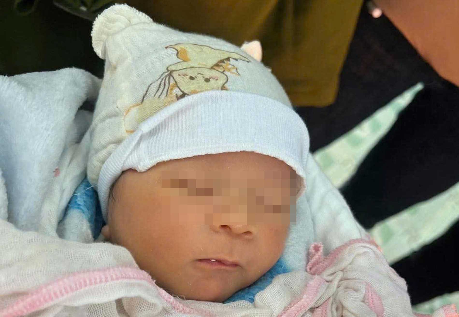 Abandoned newborn baby girl in Gia Hoi commune, Van Chan district, Yen Bai province. Photo: Gia Hoi commune People's Committee