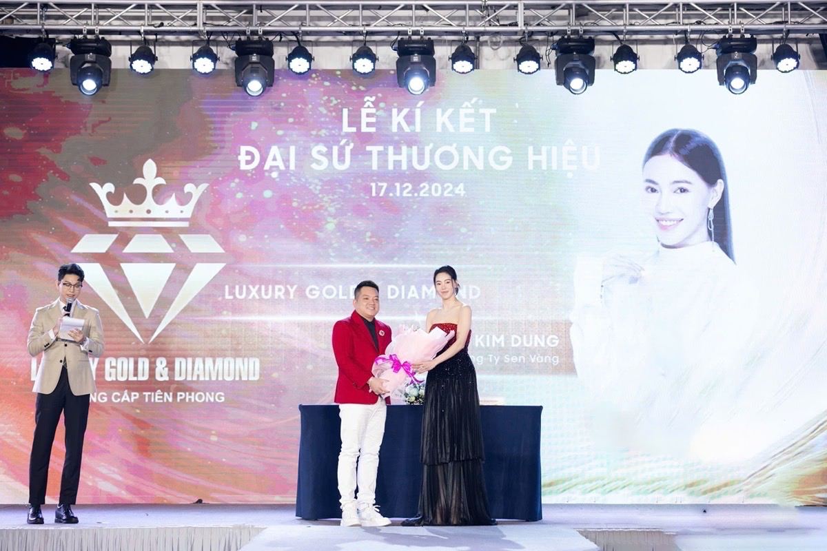 Ms. Pham Kim Dung was chosen as the ambassador of Luxury Gold & Diamond. Photo: Organizing Committee.