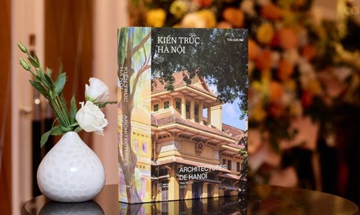Sách "Kiến trúc Hà Nội - Giao thao văn hóa Việt - Pháp" chính thức ra mắt độc giả. Ảnh: BTC