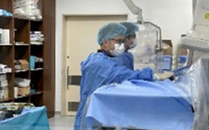 Doctor performs intervention for cerebral aneurysm for patient. Photo: BSCC
