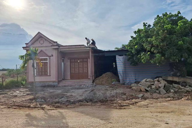 For violations related to land in Luu Vinh Son commune, Mr. Dung was prosecuted and disciplined by being expelled from the Party. Photo: Tran Tuan.