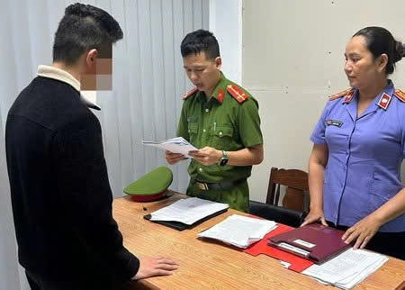 N.H.T was discovered buying and selling 2,909 packs of smuggled cigarettes. Photo: Provided by the police