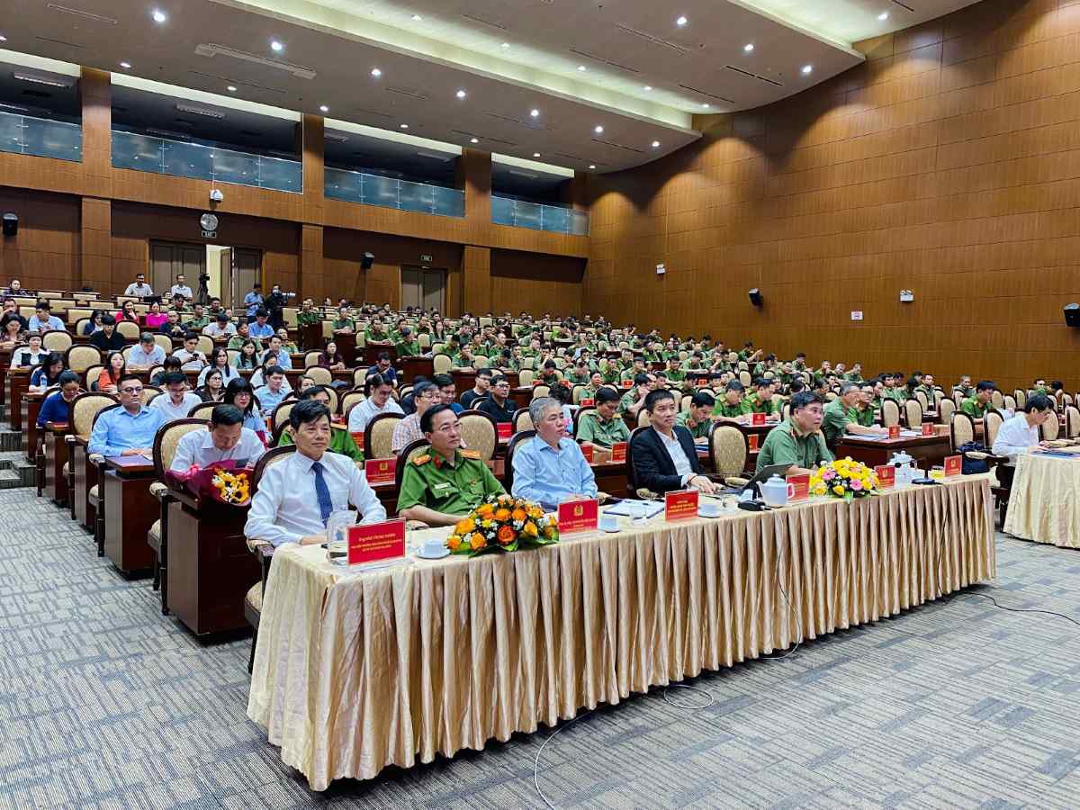 Hon 200 dai bieu, chuyen gia du toa dam “Nang cao nang luc phong chong toi pham tai chinh tren khong gian mang”, do Cong an TPHCM to chuc. Anh: Trong Anh