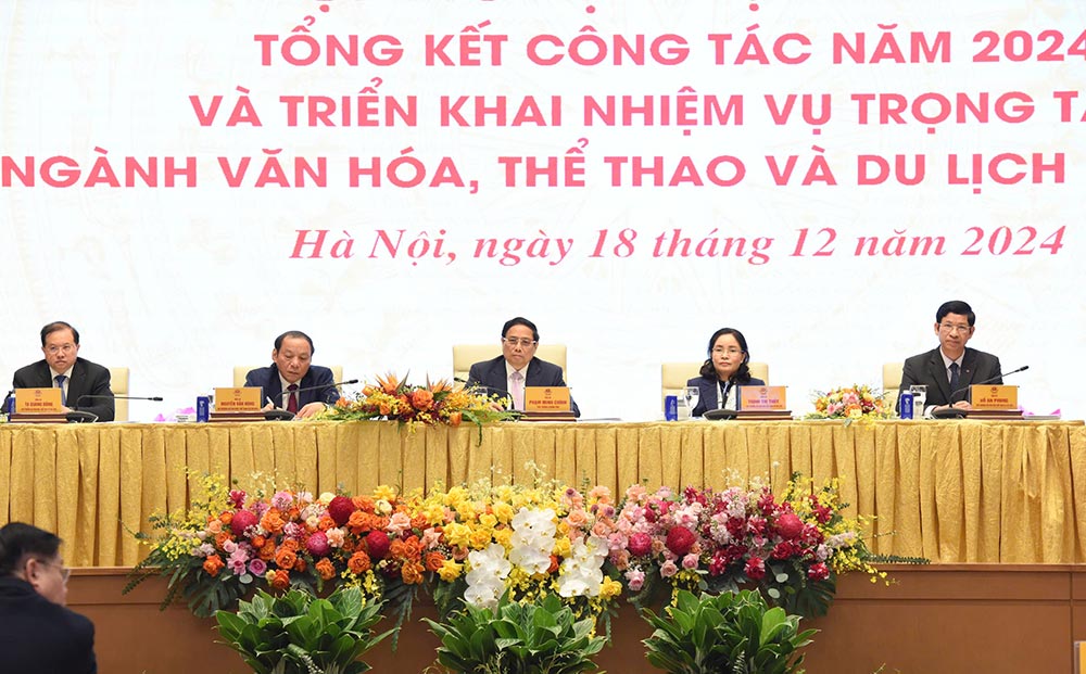 Thu tuong Pham Minh Chinh, Bo truong Bo VHTTDL Nguyen Van Hung cung cac dai bieu du Hoi nghi. Anh: Hai Nguyen 