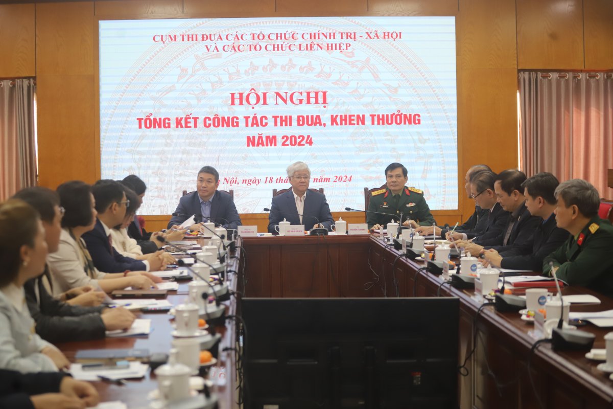 Chairman of the Central Committee of the Vietnam Fatherland Front Do Van Chien (center) expressed his wish that 9 organizations take the lead in streamlining the apparatus. Photo: Nhat Ha
