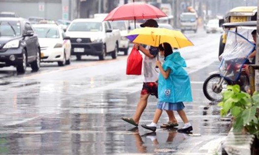 Áp thấp nhiệt đới tiếp tục gây mưa ở nhiều nơi tại Phillippines. Ảnh: PNA