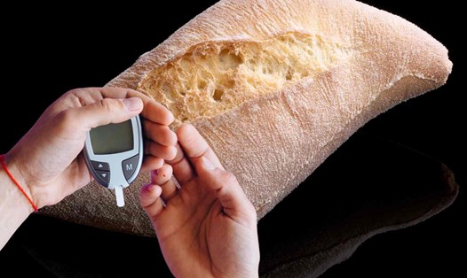 Bánh mì đông lạnh và nướng có thể giúp ngăn đường huyết cao. Đồ họa: Hạ Mây