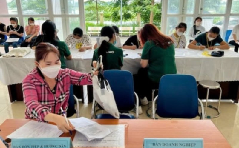 There are many reasons why workers change jobs near Tet. Photo: Huong Nha