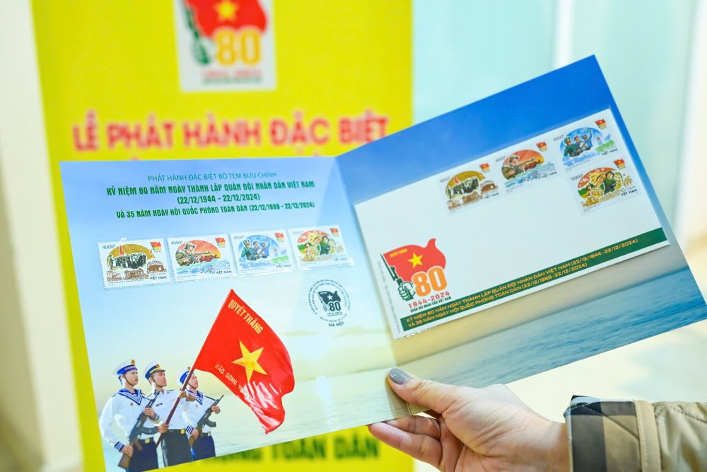Special stamp set commemorating the 80th anniversary of the Vietnam People's Army and the 35th anniversary of National Defense Day. Photo: Ai Van