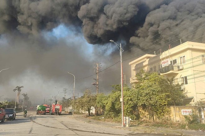 Overview of the fire at Cai Lan Industrial Park, Ha Long City, Quang Ninh Province. Photo: Doan Hung