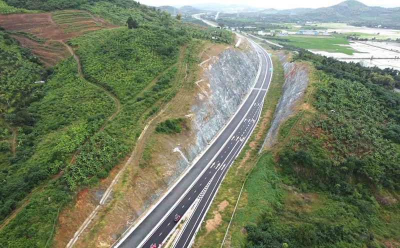 The Van Phong - Nha Trang expressway project will start construction in early 2023, with a total capital of nearly 12,000 billion VND. Photo: Huu Long