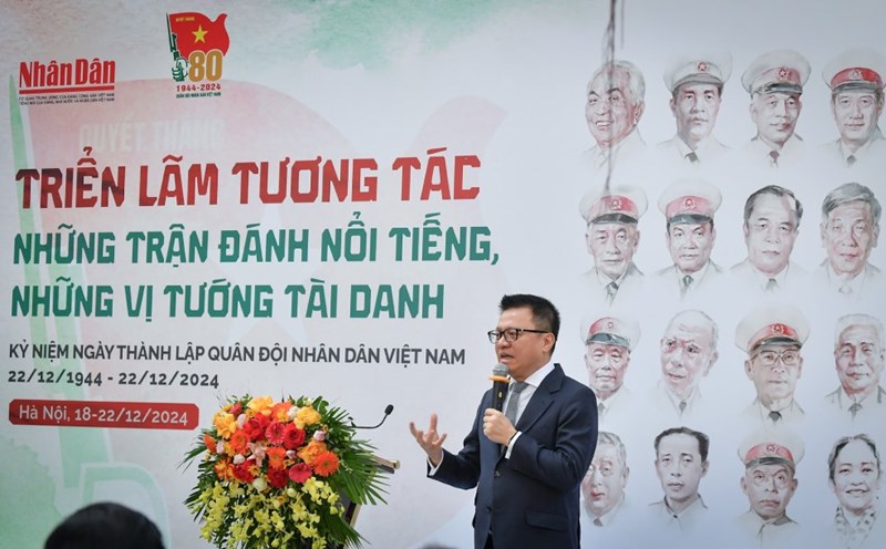 Mr. Le Quoc Minh delivered the opening speech at the exhibition “Famous battles, talented generals”. Photo: T.Vuong