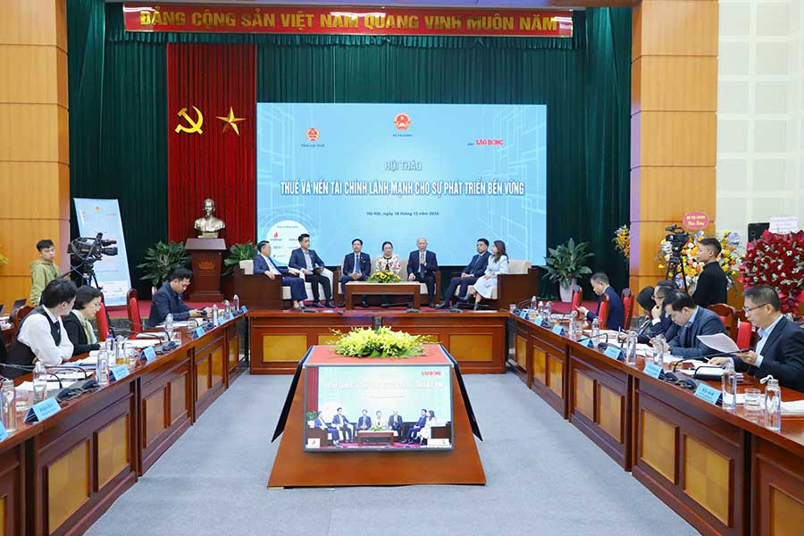 The workshop "Tax and a healthy financial system for sustainable development" was chaired by the Ministry of Finance, organized by the General Department of Taxation in coordination with Lao Dong Newspaper. Photo: To The