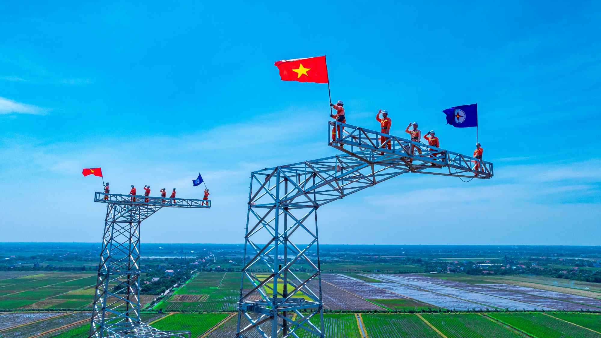 500kV Line 3 Circuit Project (Quang Trach, Quang Binh to Pho Noi, Hung Yen). Photo: Ngoc Tuan