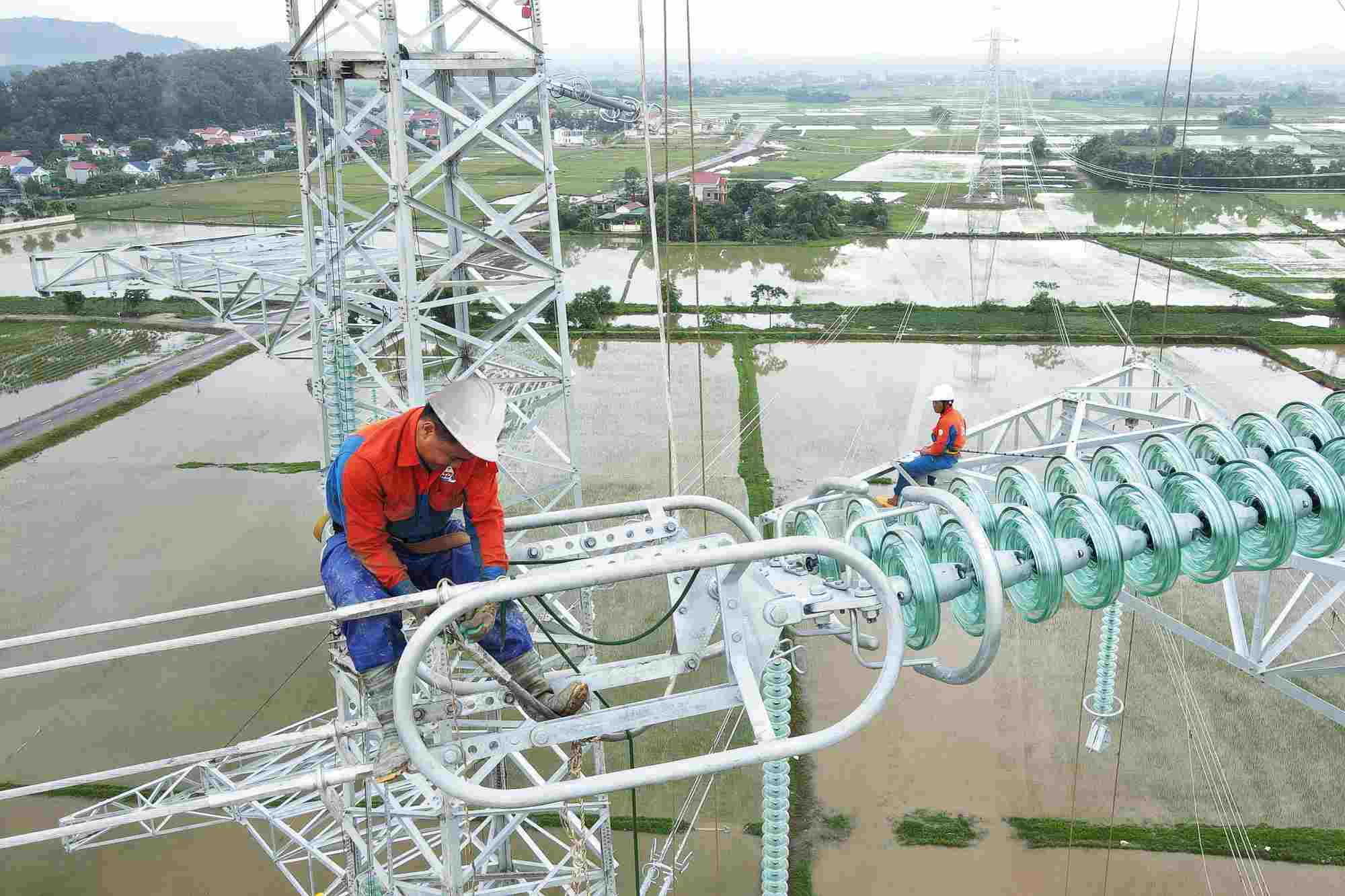 Đường dây 500kV mạch 3: Biểu tượng của ý chí và khát vọng phát triển. Ảnh: Phan Anh