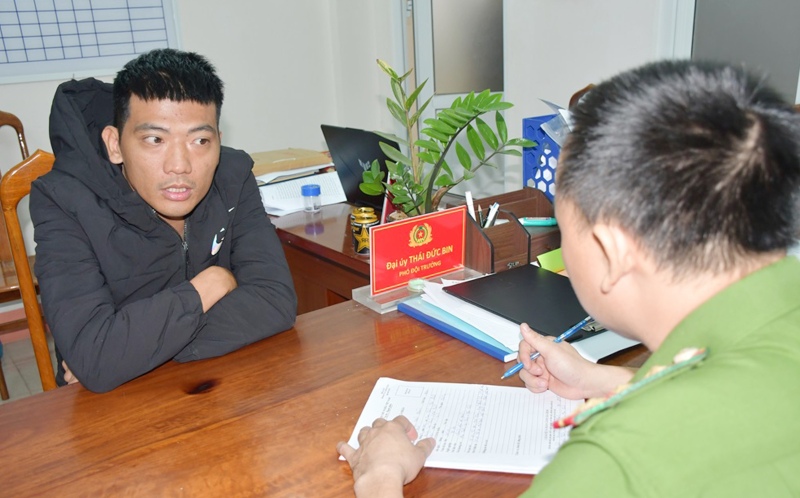Doi tuong Nguyen Chi Tam trong duong day cho vay lai nang lien tinh, tai co quan dieu tra. Anh: CACC 