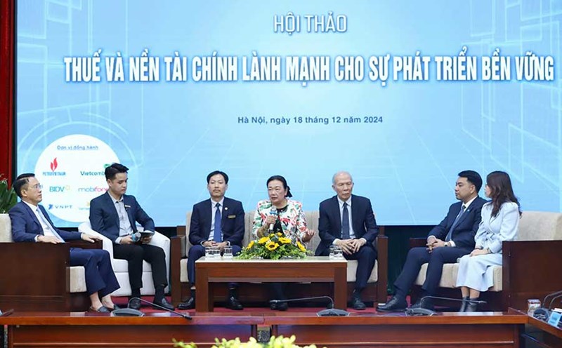 The workshop "Tax and a healthy financial system for sustainable development" was chaired by the Ministry of Finance, organized by the General Department of Taxation in coordination with Lao Dong Newspaper. Photo: To The