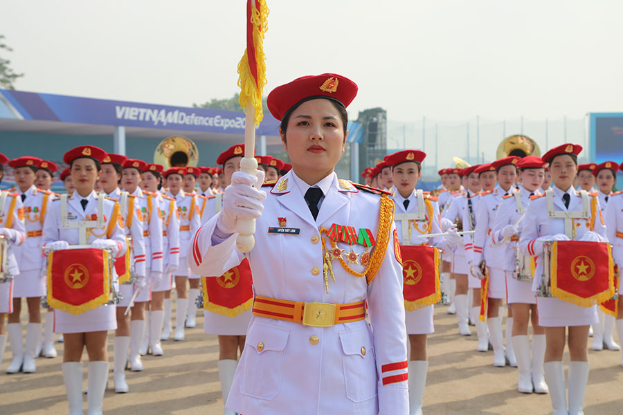 Female military band at Vietnam International Defense Exhibition 2024. Photo: T.Vuong