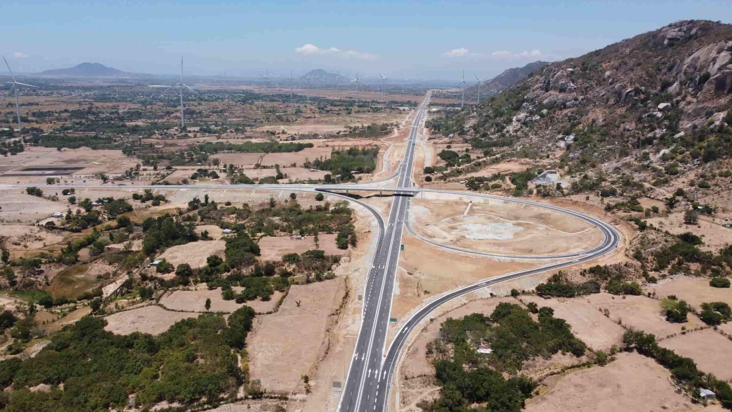 Cam Lam - Vinh Hao Expressway has been put into operation. Photo: Huu Long