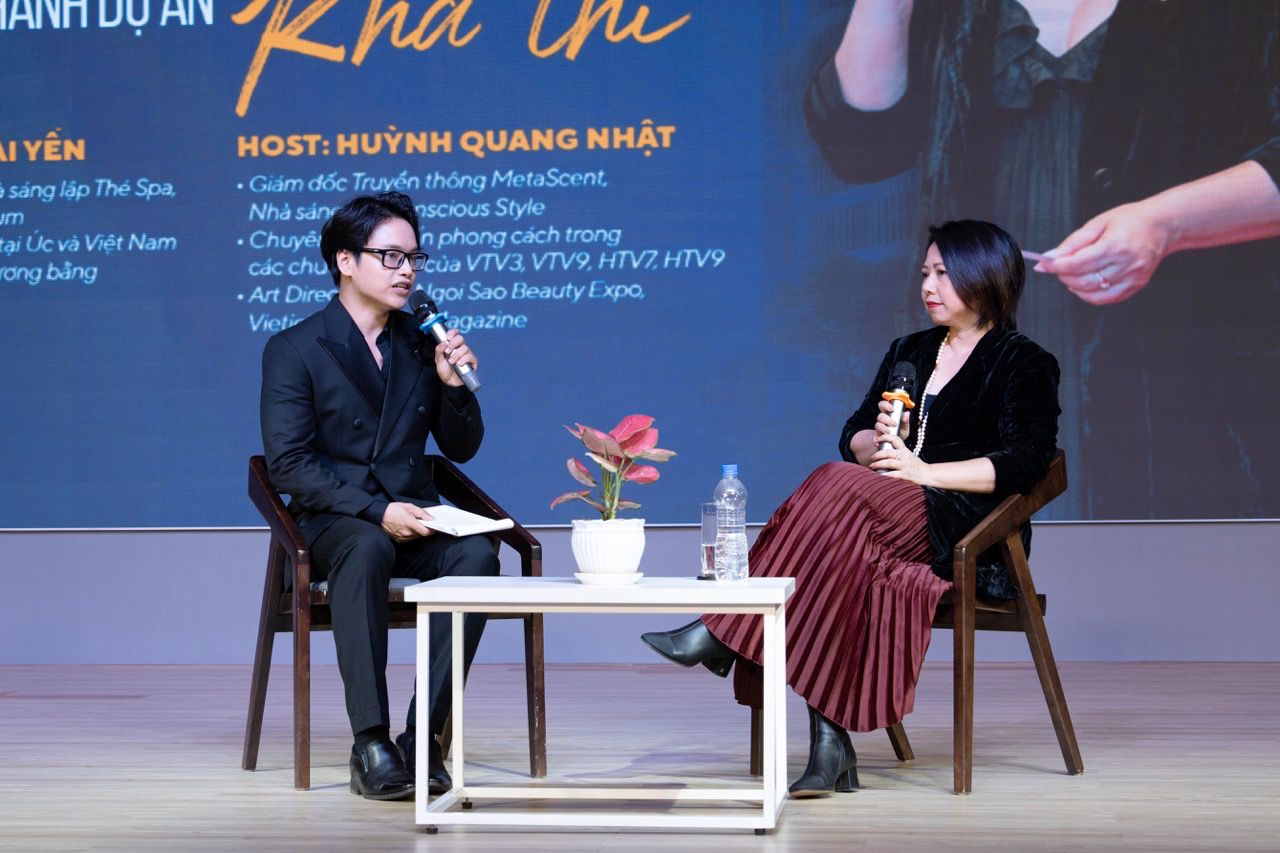 Huynh Quang Nhat - Communications Director of MetaScent and Perfumer training expert Huynh Hai Yen. Photo: UMT.