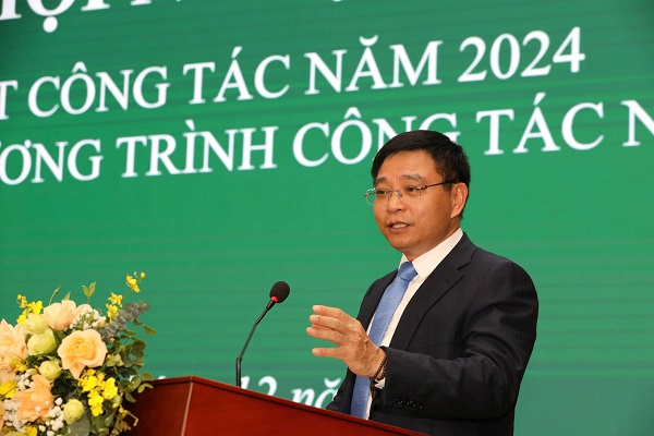 Speaking at the Conference, Minister Nguyen Van Thang assigned 8 key tasks to the securities industry in 2025. Photo: State Securities Commission