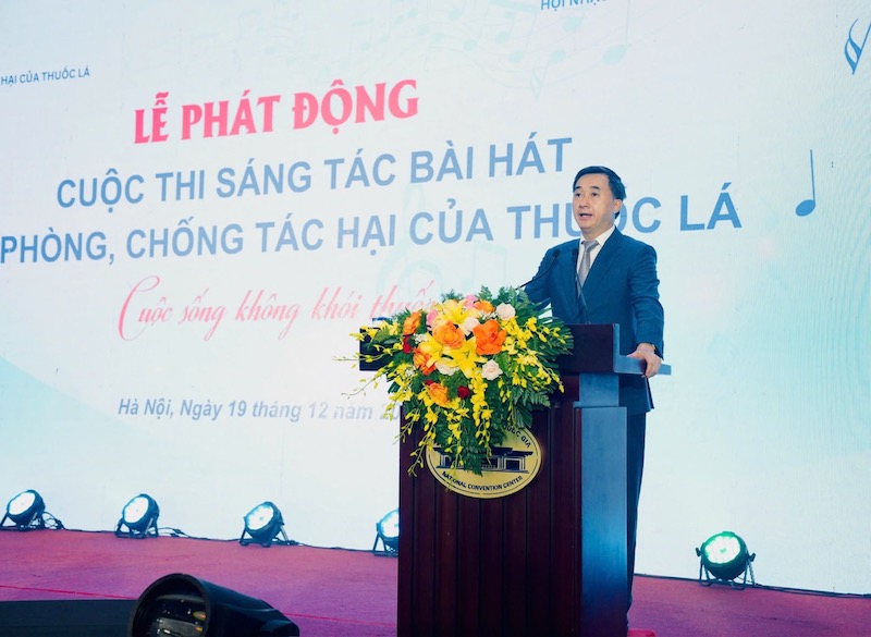 Deputy Minister of Health Tran Van Thuan launched a contest to respond to tobacco control work. Photo: Le Hao