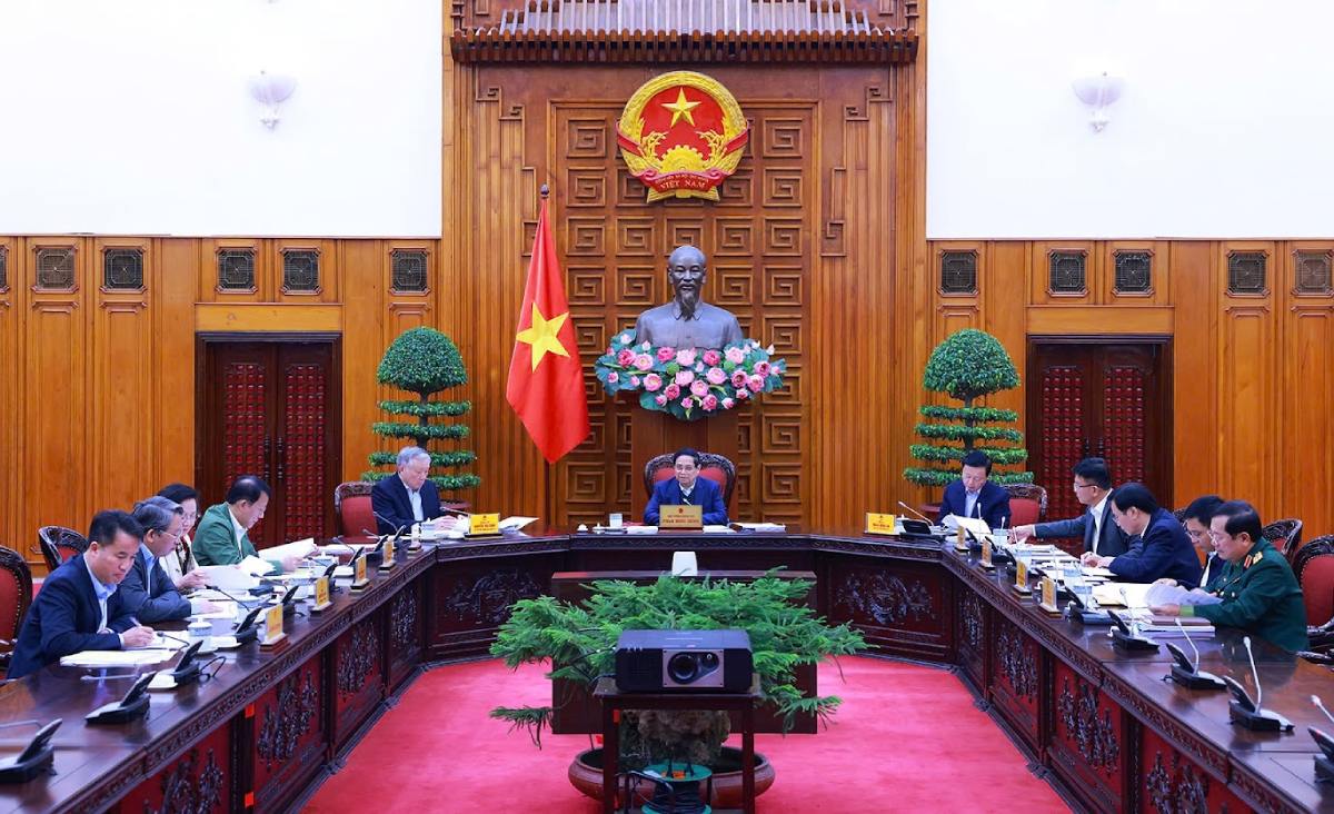 The Government has provided guidance and suggested some contents on the organization and arrangement of specialized agencies under the People's Committees at provincial and district levels. Photo: VGP