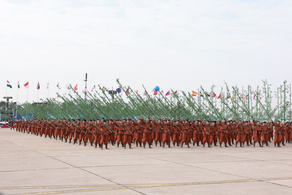 Tiet muc nghe thuat “Tre Viet Nam” tai le khai mac trien lam. Anh: Hai Nguyen