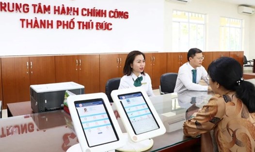 Ban Chỉ đạo của Chính phủ đã định hướng sắp xếp sở, ngành thuộc UBND cấp tỉnh, cấp huyện. Trong ảnh là trung tâm hành chính công thành phố Thủ Đức ứng dụng dịch vụ công trực tuyến. Ảnh: Hoàng Thọ