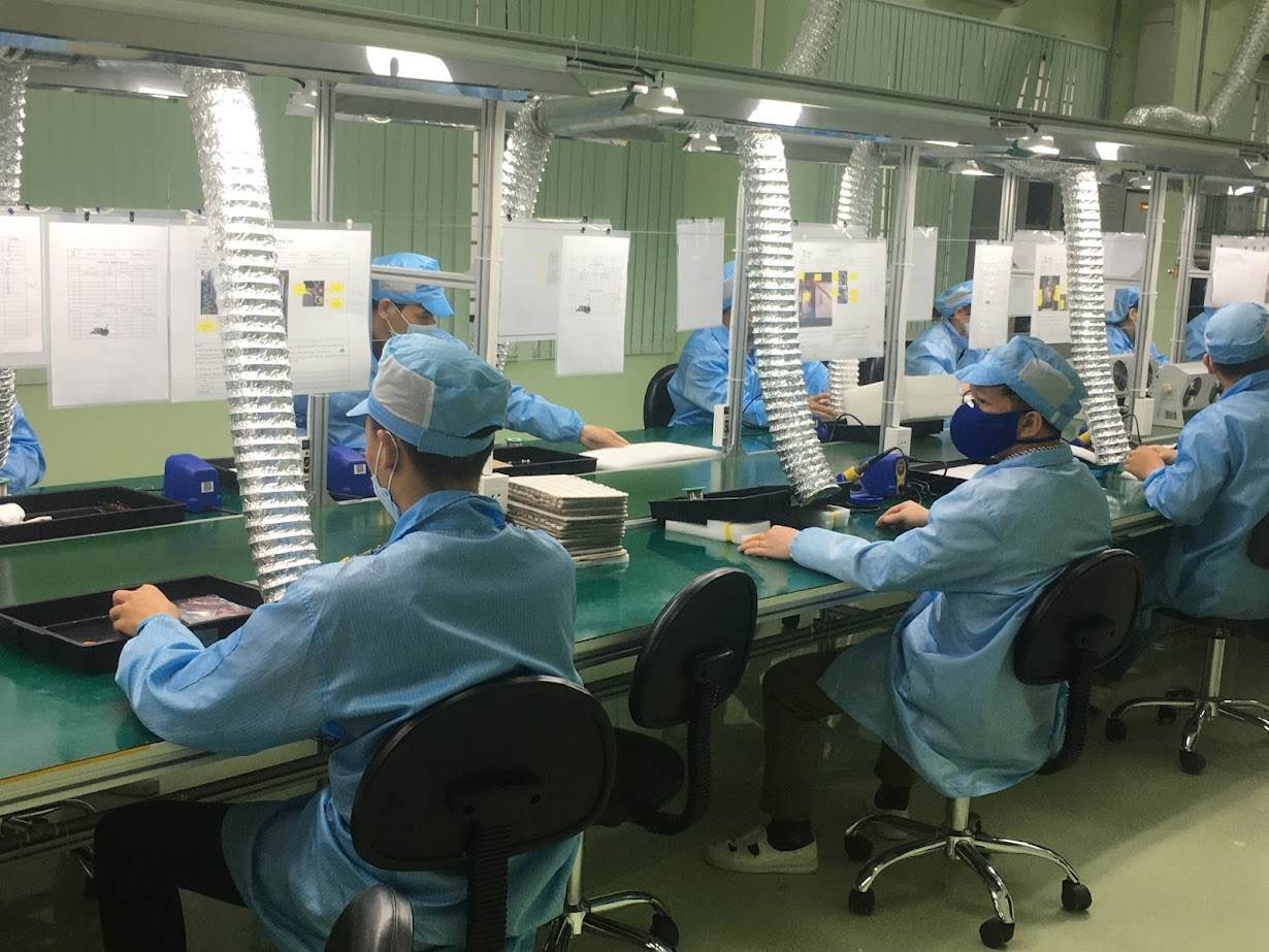 Workers at a company in the Da Nang High-Tech Park and Industrial Zones. Photo: Thanh Hai