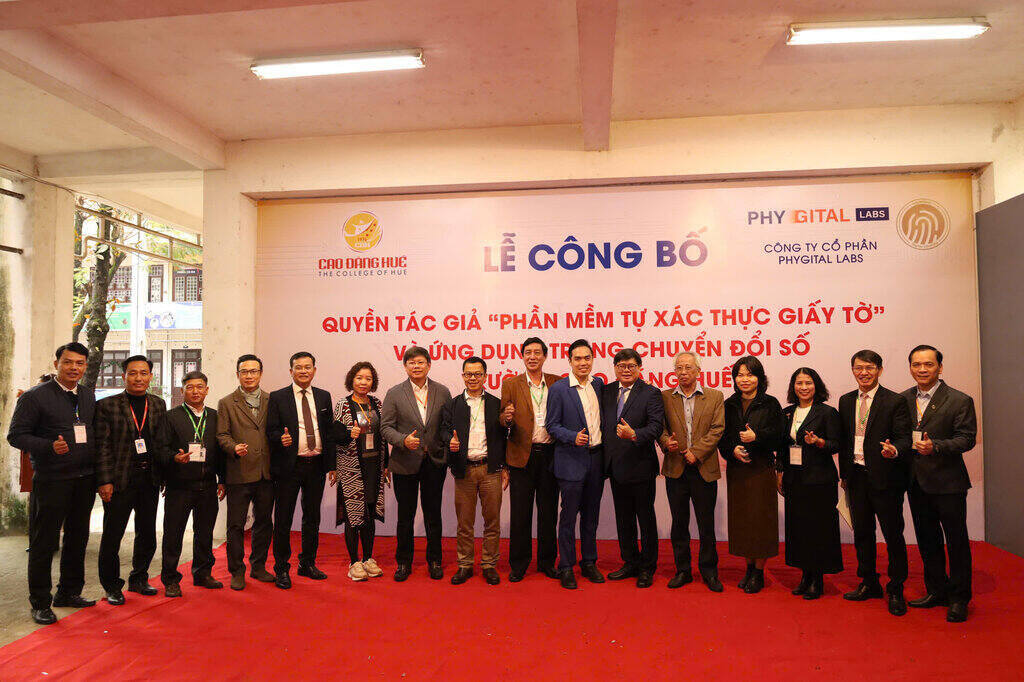 Copyright announcement ceremony of "Document self-authentication software" applying identification technology to authenticate documents and diplomas.