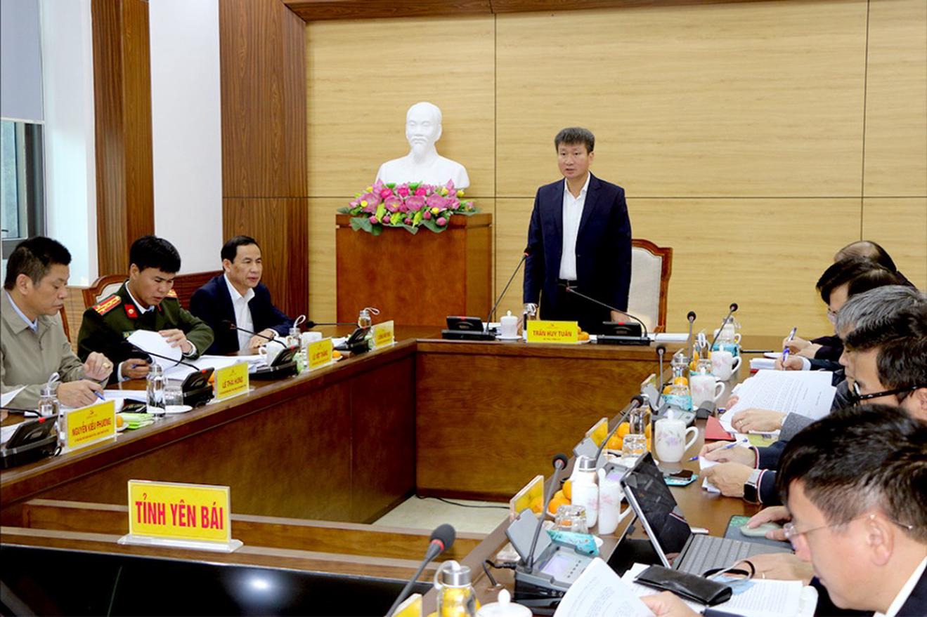 Mr. Tran Huy Tuan, Secretary of the Provincial Party Committee, Head of the Provincial Steering Committee for Anti-Corruption chaired the meeting. Photo: Yen Bai Provincial Electronic Information Portal