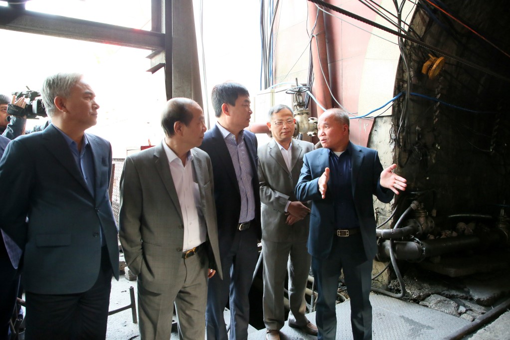 TKV leaders visited and inspected the activities of the Khe Tam coal mine shaft mining project - Duong Huy coal company. Photo: Minh Ha