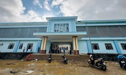 Trung tâm y tế huyện Mộ Đức, tỉnh Quảng Ngãi được đầu tư xây mới, mở rộng. Ảnh: Viên Nguyễn
