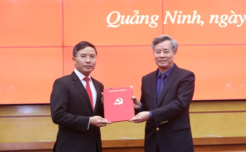 Mr. Pham Duc An (left) is Chairman of Quang Ninh Provincial People's Committee. Photo: Thu Chung