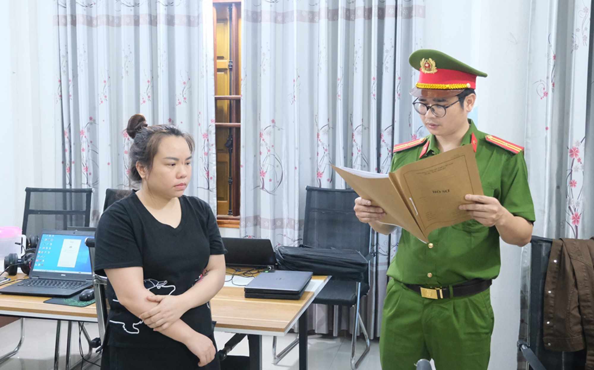 A subject who committed fraud on the internet by impersonating an e-commerce trading floor was busted. Photo: Cao Bang Provincial Police