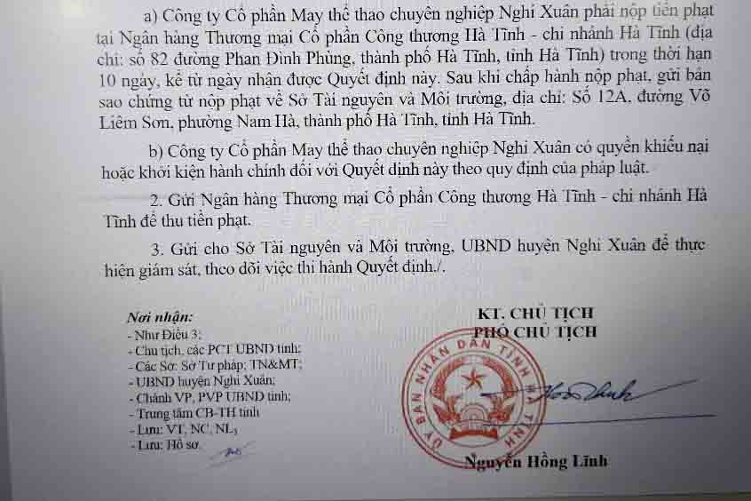 Quyet dinh xu phat cua UBND tinh Ha Tinh. Anh: Tran Tuan. 