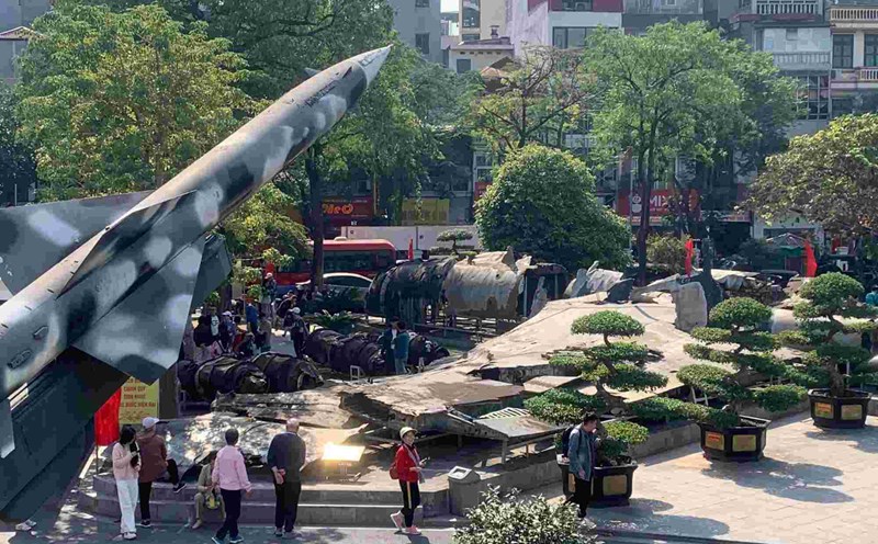 Visitors to the B-52 Victory Museum in Hanoi in December 2024. Photo: T.Vuong
