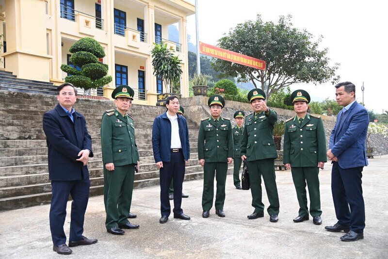 Lai Chau provincial leaders and Border Guards inspect preparations for the program "Spring on the border, warm the hearts of the villagers" 2025. Photo: Duc Duan