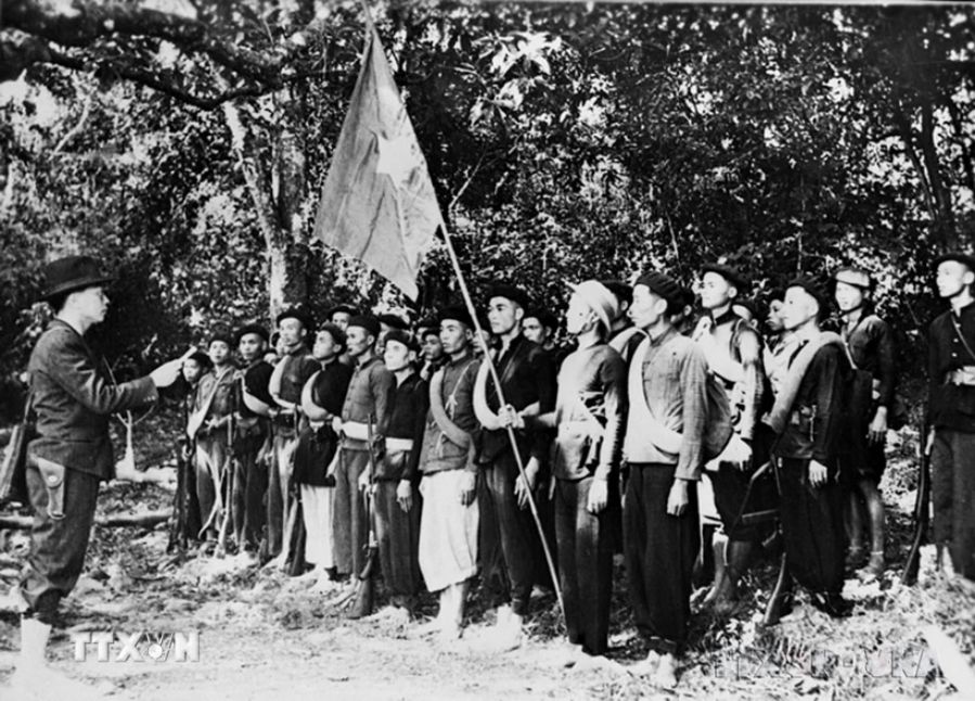 The founding ceremony of the Vietnam Propaganda Liberation Army (December 22, 1944), the predecessor of the Vietnam People's Army. Photo: VNA archive