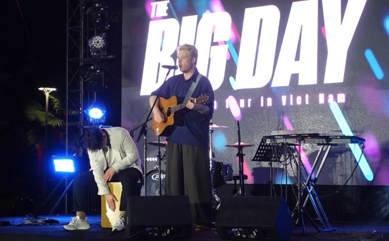 The international group's music night attracted a large crowd of Da Nang residents. Photo: Tran Thi
