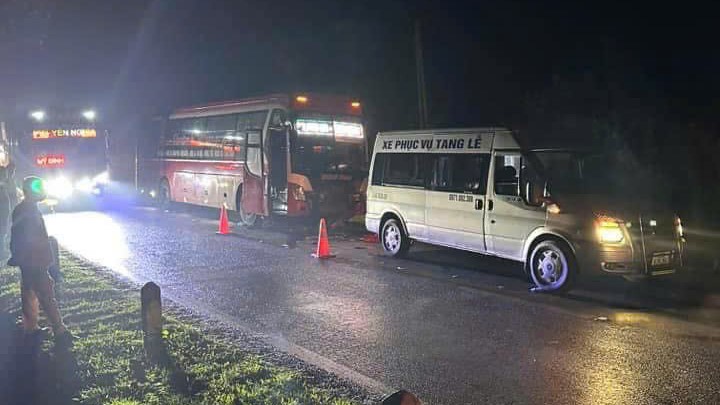 Two consecutive traffic accidents in Hoa Binh left 6 people dead. Photo: Provided by local people.