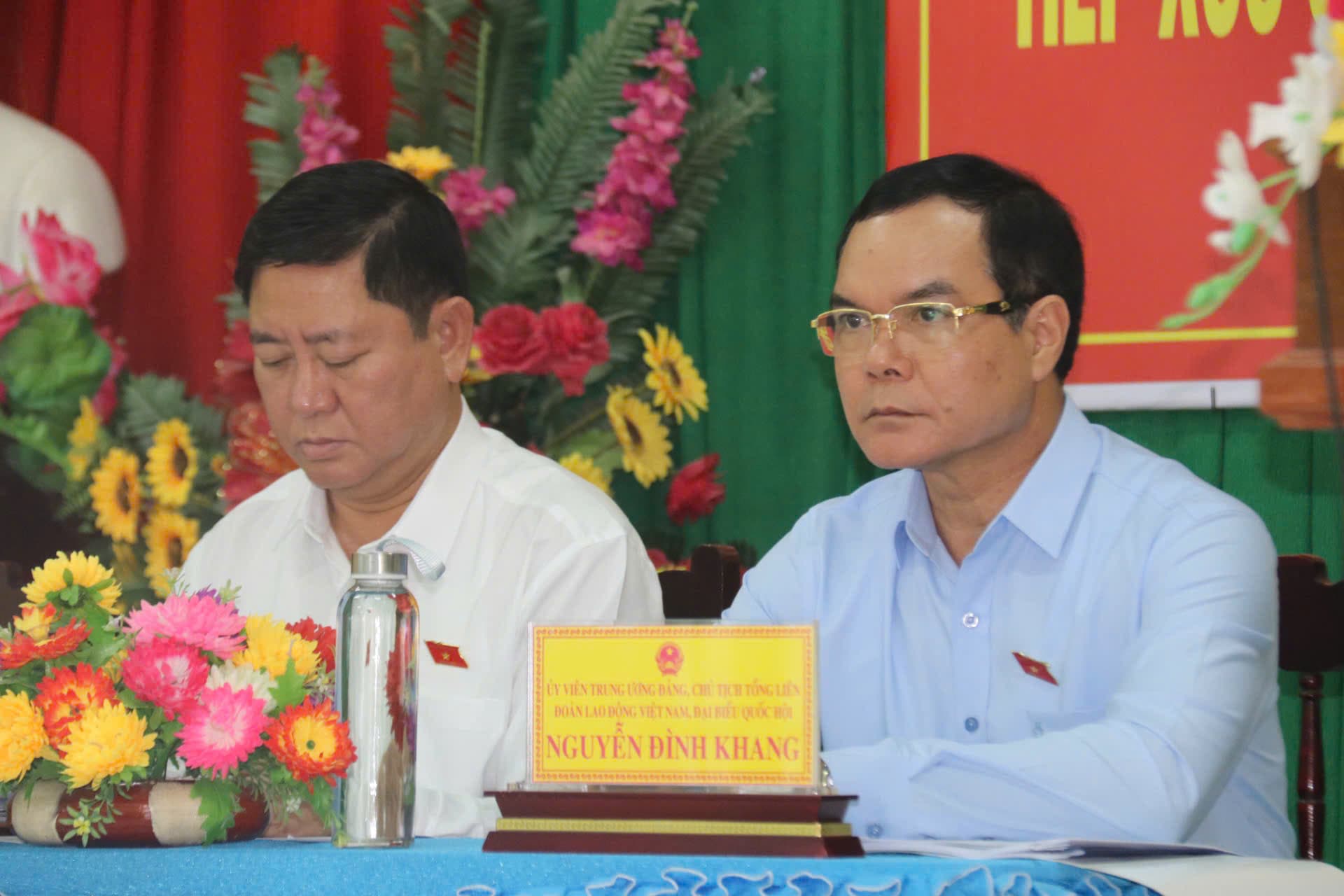 President of the Vietnam General Confederation of Labor Nguyen Dinh Khang meets voters in Ninh Thuan. Photo: Thanh Thuy