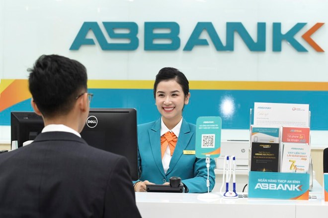 Lãi suất tiết kiệm đột ngột đảo chiều tại ABBank, VIB