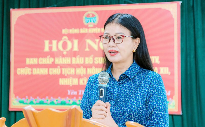 Ms. Tran Thi Binh - Standing Deputy Secretary of the District Party Committee, Chairwoman of the District People's Council - was elected to hold the position of Secretary of the Yen Thanh District Party Committee. Photo: Phan Hien