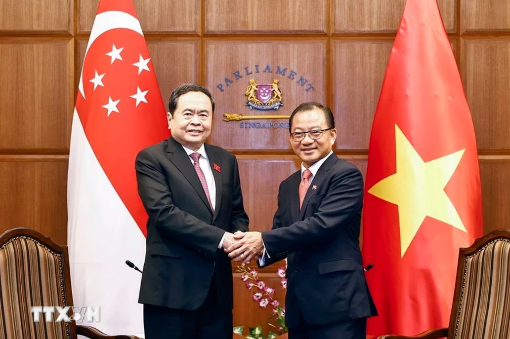 National Assembly Chairman Tran Thanh Man and Singaporean Parliament Speaker Seah Kian Peng. Photo: VNA