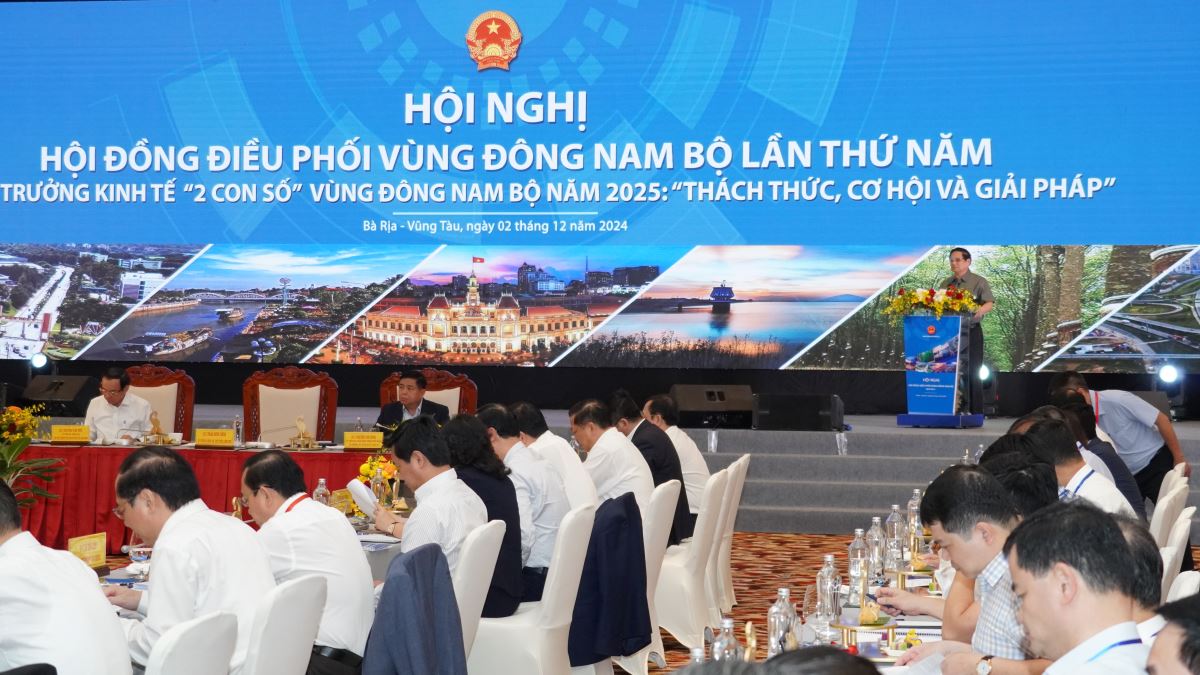 Prime Minister Pham Minh Chinh delivers the opening speech at the 5th Southeast Regional Coordination Council Conference. Photo: Thanh An