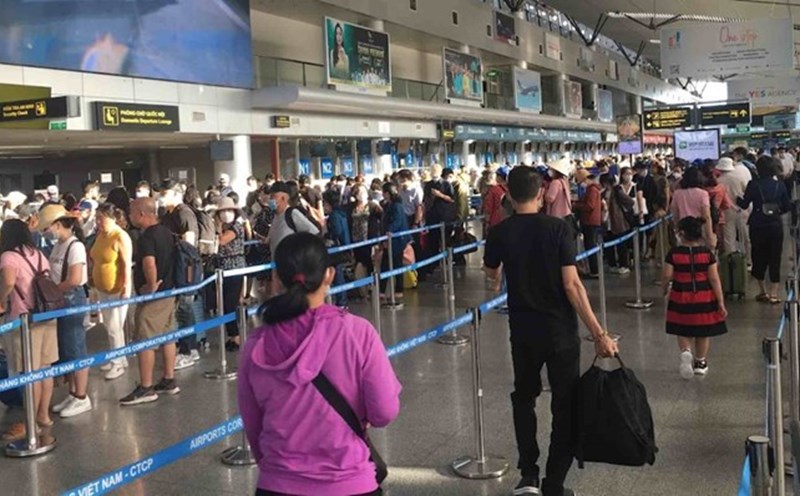 Passengers using priority lanes at Da Nang airport on peak days reach nearly 300 passengers/day. Photo: Thanh Hai